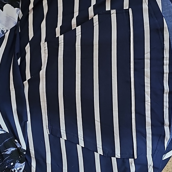 Never Been Worn. Like new LuLaRoe Amber Top - Picture 5 of 7